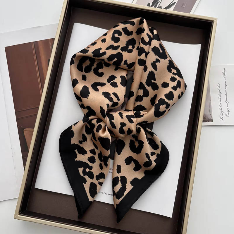 Роскошный женский атласный шар – обзор и цена Ascot Neck Scarf
